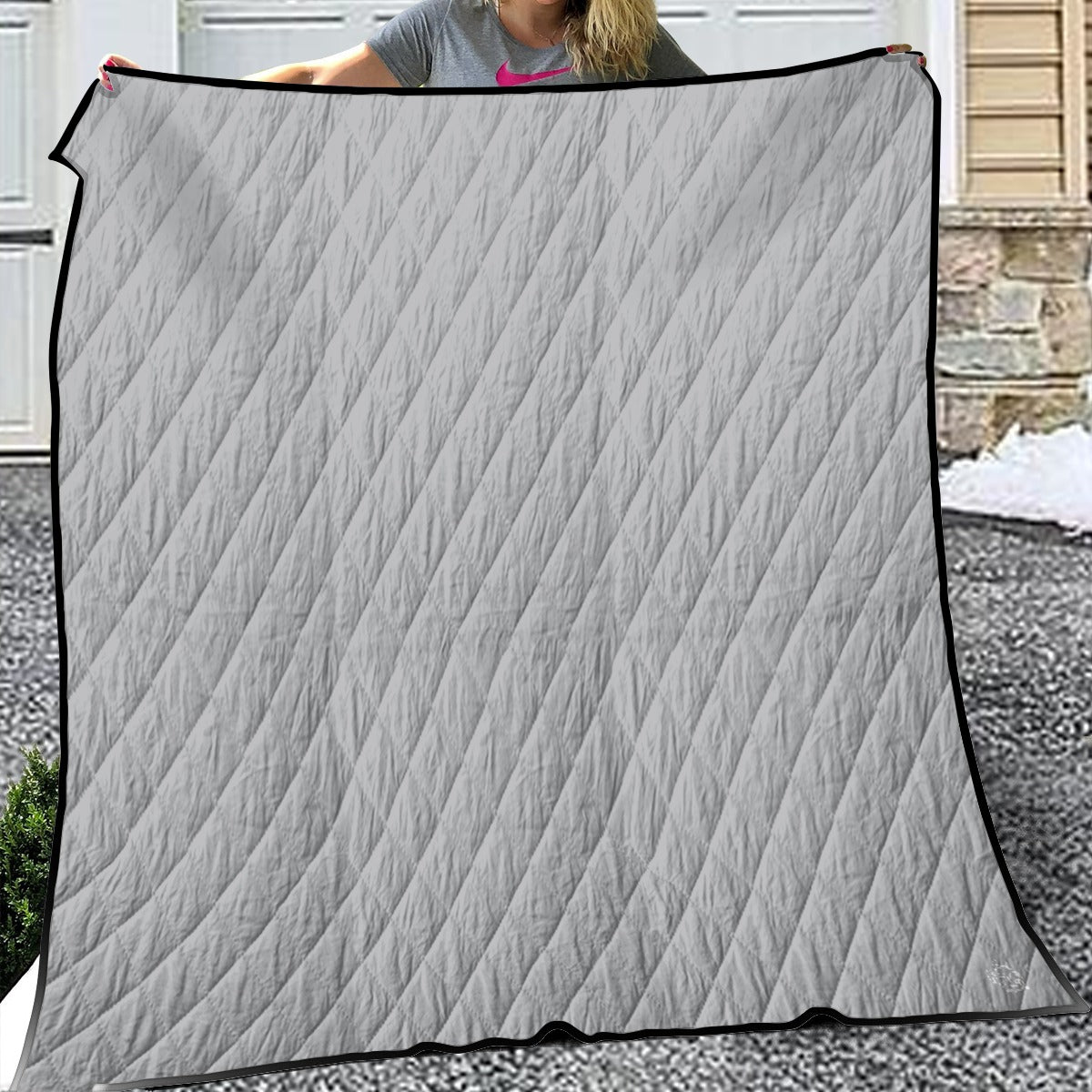 Lightweight & Breathable Quilt With Edge-wrapping Strips